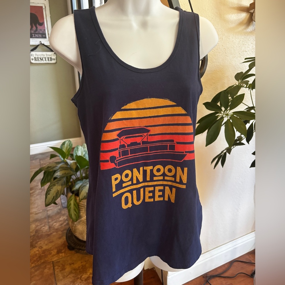 Pontoon Queen Tank
